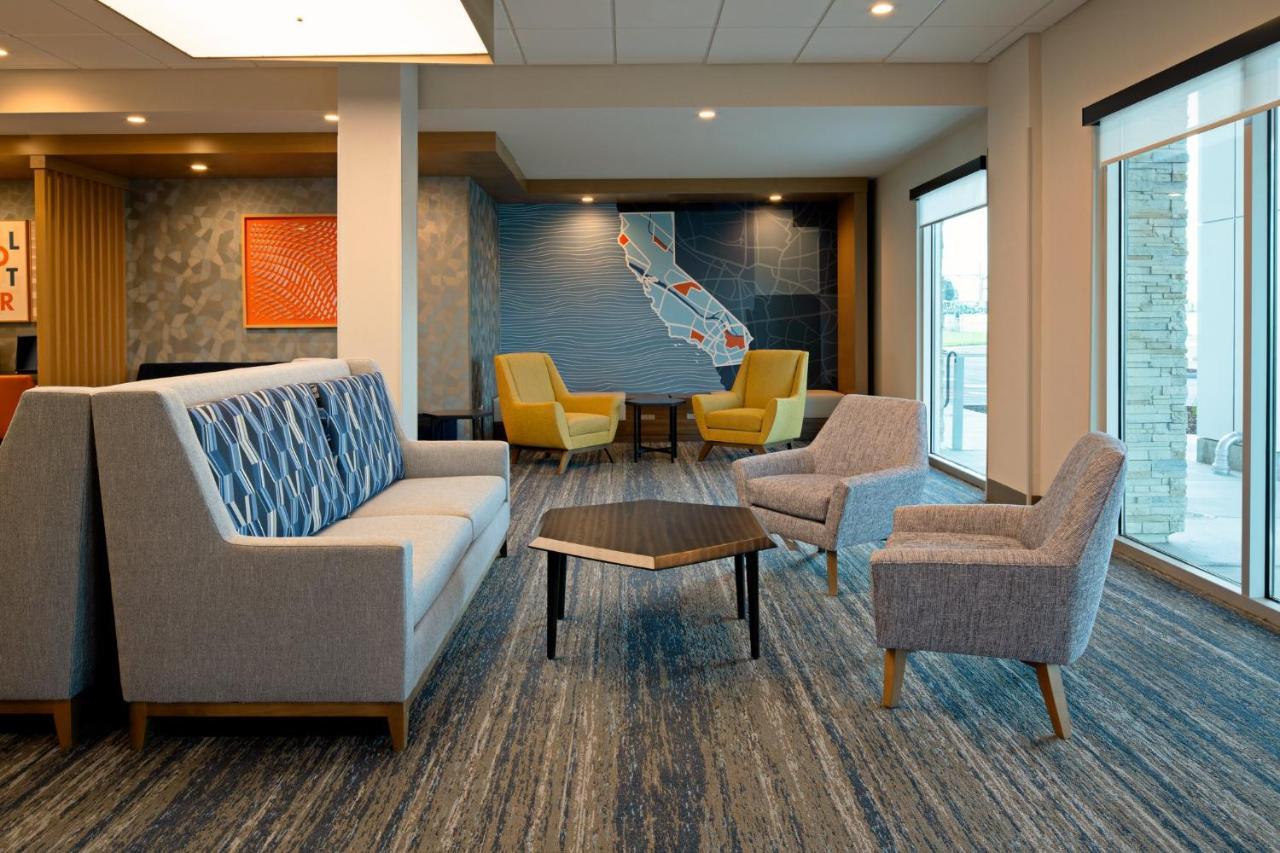 Holiday Inn Express & Suites - Hollister By Ihg Екстер'єр фото