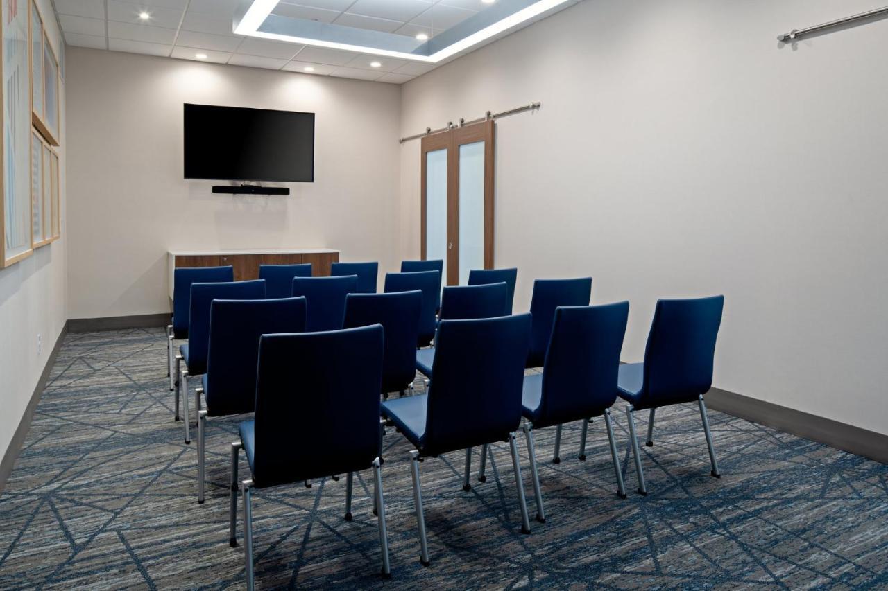 Holiday Inn Express & Suites - Hollister By Ihg Екстер'єр фото
